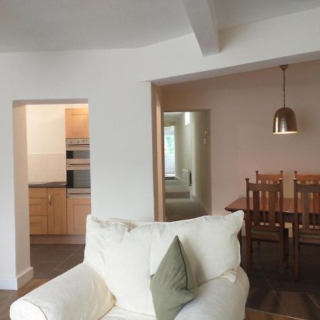 Spacious 2-Bed Apartment In Ruthin Exterior photo
