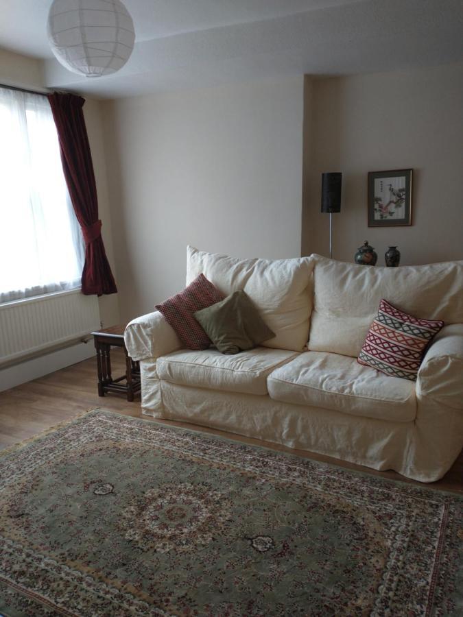 Spacious 2-Bed Apartment In Ruthin Exterior photo