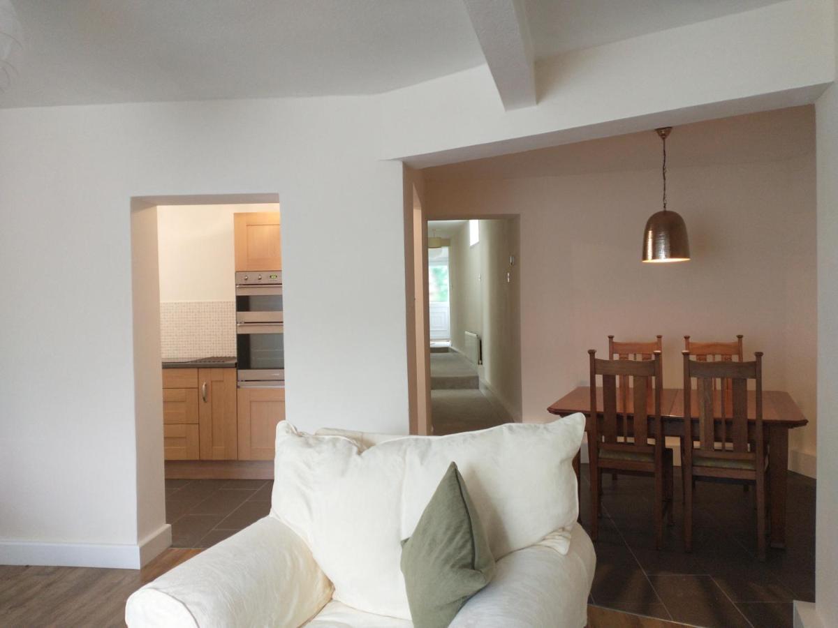 Spacious 2-Bed Apartment In Ruthin Exterior photo