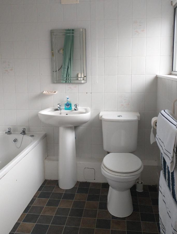 Spacious 2-Bed Apartment In Ruthin Exterior photo